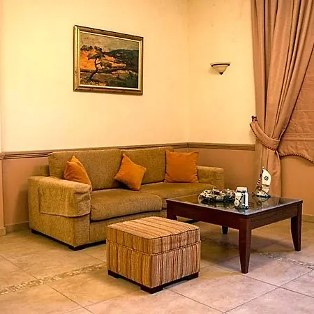 فندق Oiti