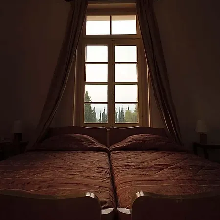 فندق Oiti 2*